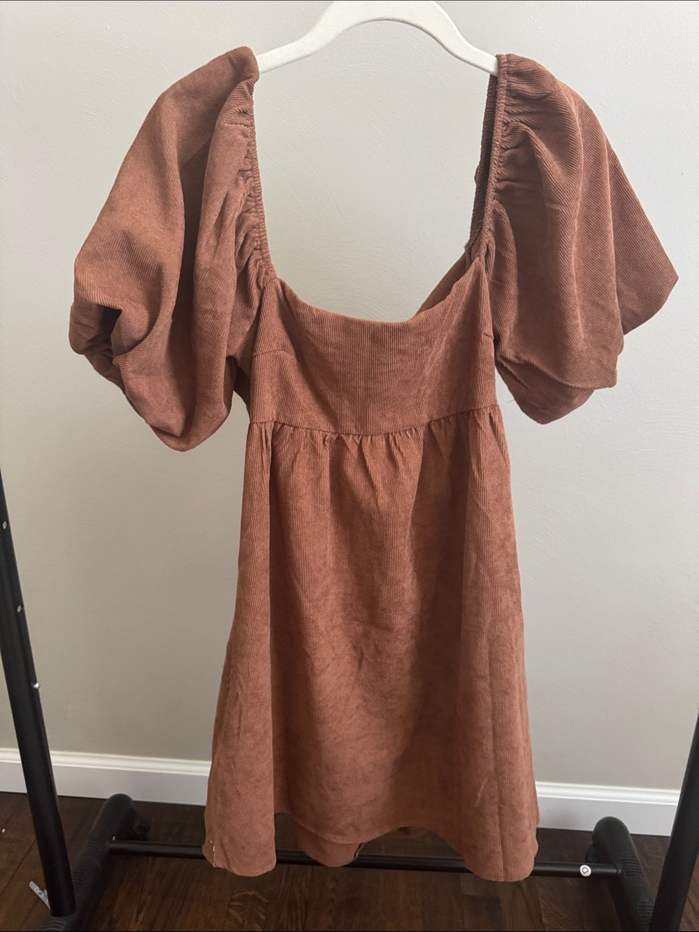 Backless Puff-Sleeve Mini Dress in Rust